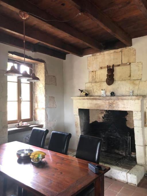 Gite De L'Edelinie Nanteuil-Auriac-de-Bourzac Екстериор снимка