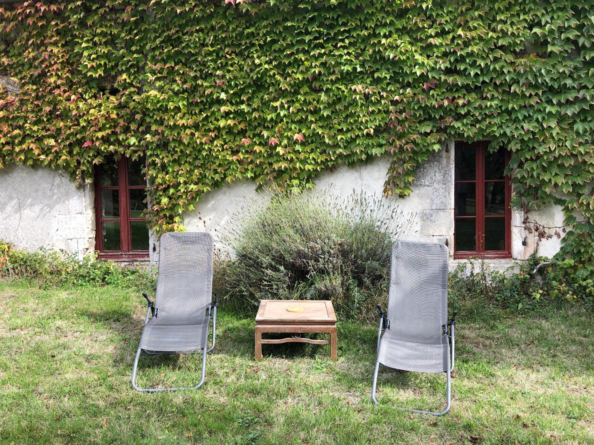 Gite De L'Edelinie Nanteuil-Auriac-de-Bourzac Екстериор снимка